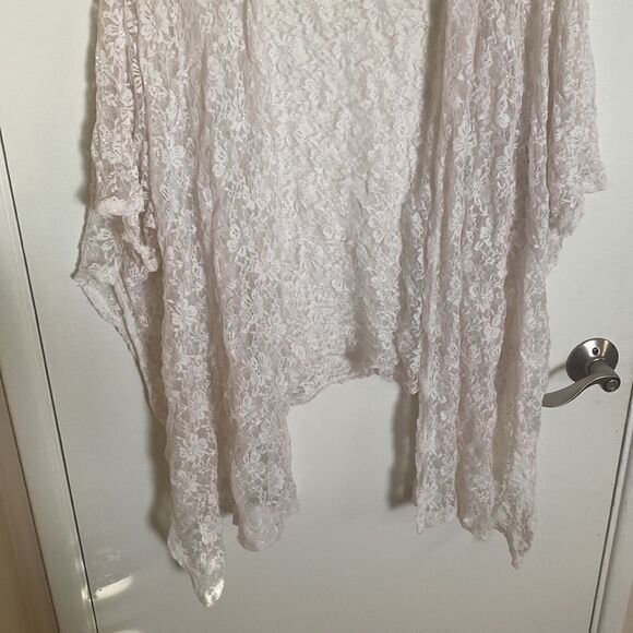 white lace overlay shall/camono- Size Large - Picture 4 of 6